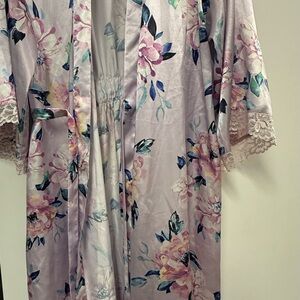 Thalia Sodi Intimates Floral Satin Robe with Lace Trim – Size S/M